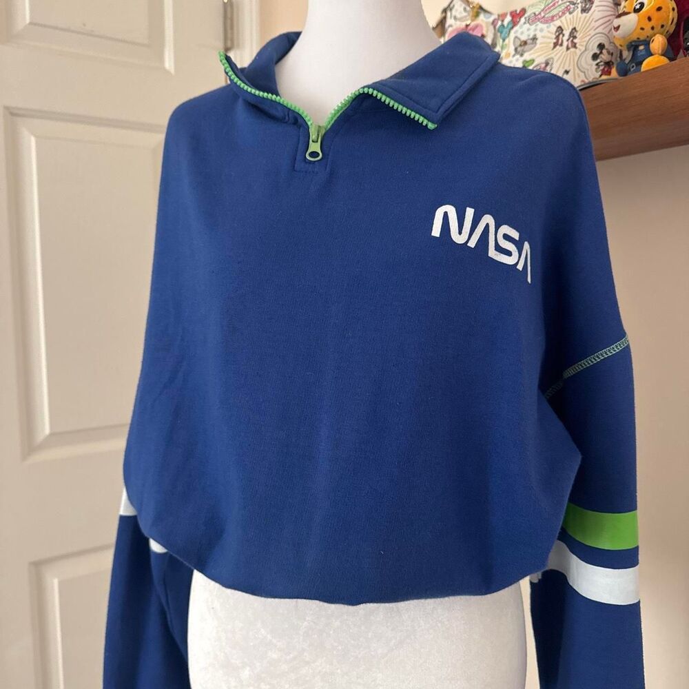 Fashion-nova Women's Blue and Navy Sweatshirt